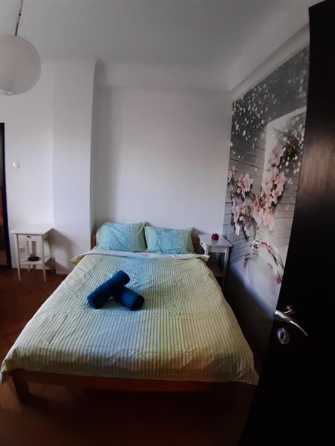 Апартаменты Best Apartament In Center Бухарест Номер фото